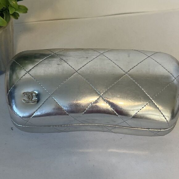 *Rare* Silver Metallic Quilted Chanel Sunglass Case Only Made In Italy HTF - Picture 2 of 12